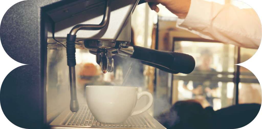 Café fait à l'aide d'un percolateur Delonghi